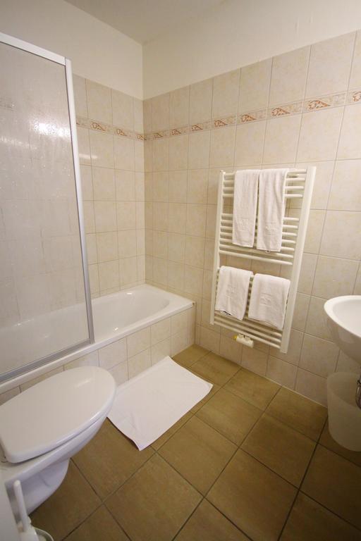 Hotel-Gasthof Restaurant Murblick Юденбург Екстериор снимка